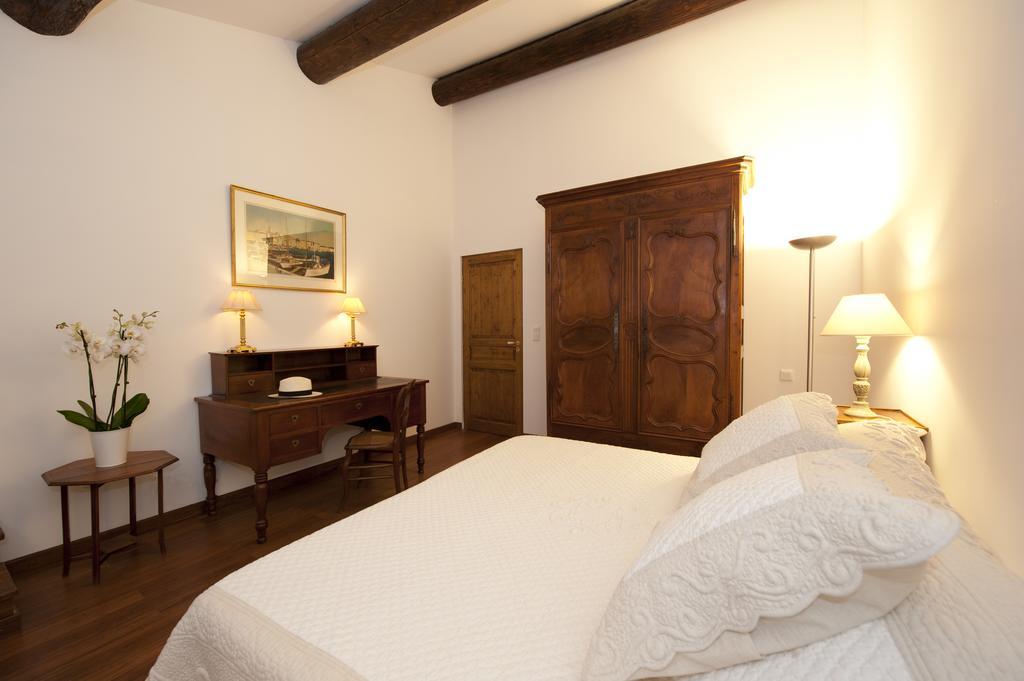 La Maison Du Peintre En Provence Bed & Breakfast Mallemort Room photo