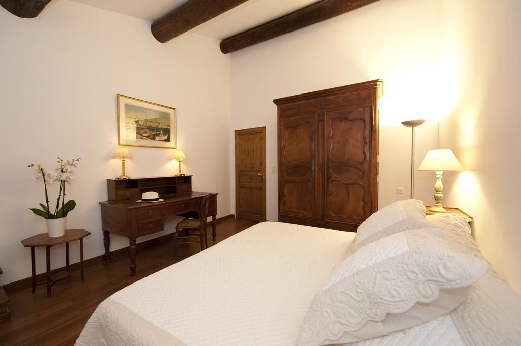 La Maison Du Peintre En Provence Mallemort Room photo